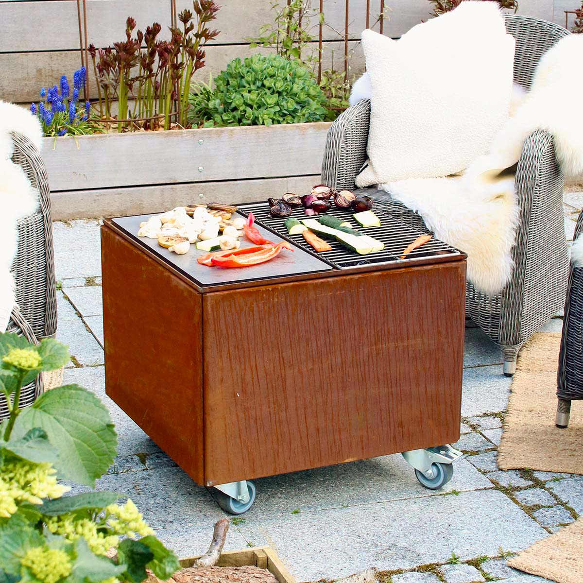 Land Fire Baalfad Med Grill Og Stegeplade Paa Terrassen Red