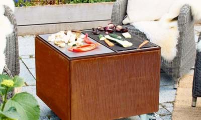 Land Fire Baalfad Med Grill Og Stegeplade Paa Terrassen Red Land Fire Baalfad Med Grill Og Stegeplade Paa Terrassen Red