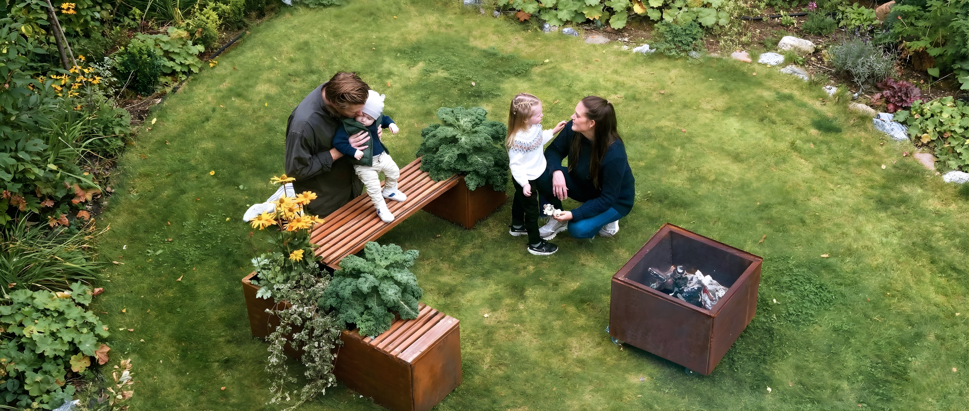 Familie med deres plantekasser og bålfad.png
