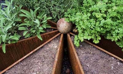 Hoejbede Saet Margueritten Med Land Classic Trekantede Hoejbede Hoejbede Saet Margueritten Med Land Classic Trekantede Hoejbede